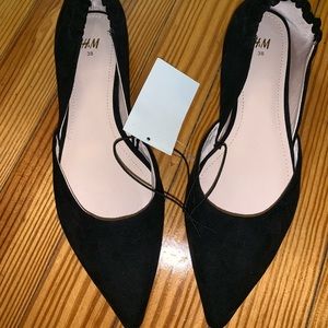 Pointed toe black ballet flats